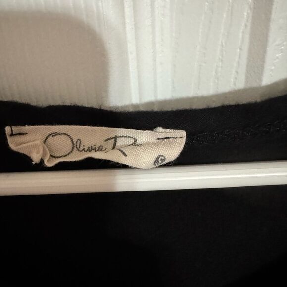 Black Fitted Short Sleeve Crop Top – Basic Closet Essential - Picture 2 of 3